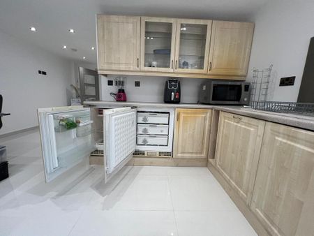1 bedroom semi-detached house to rent - Photo 2