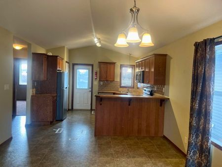 Full House in the lovely suburb of Inglewood - Photo 3