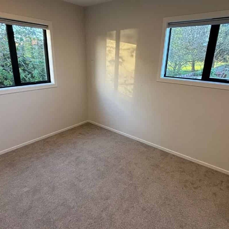 Modern 3 Bedroom Townhouse - Photo 1