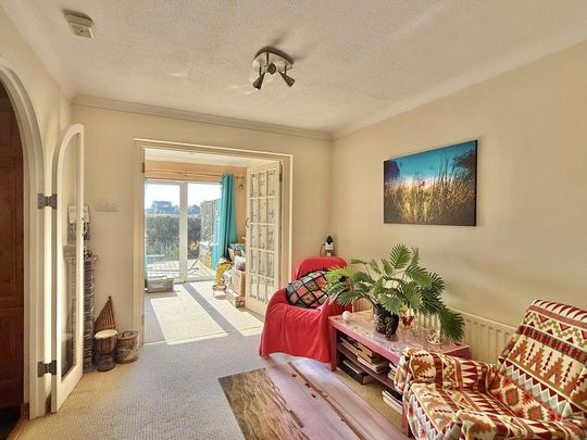 3 bedroom semi-detached house to rent - Photo 1