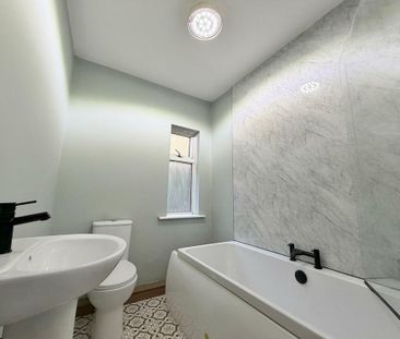 2 bedroom end of terrace house to rent - Photo 4