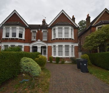 Flat to rent - Penerley Road, London, SE6 - Photo 1