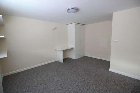 Northfields Court, Station Road, Uxbridge, UB8 - Photo 5