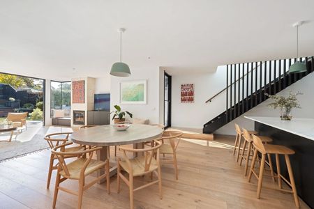 Freestanding Designer Beach House with Pool & Garden Oasis - Photo 3