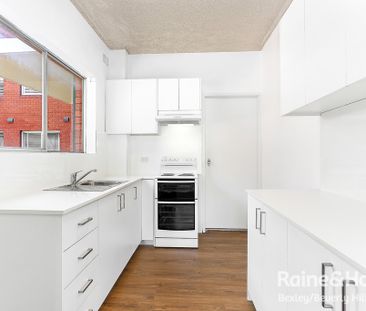 Modern & Convenient Living in Prime Allawah Location - Photo 1