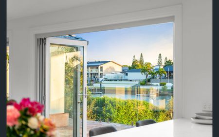 8 Glenbrook Avenue, Benowa Waters QLD 4217 - House For Rent | Domain - Photo 2