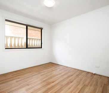 Modern low maintenance family home - Photo 3