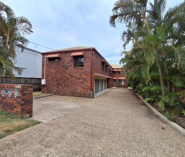 Charming Townhouse in Heart of Redcliffe - Photo 6