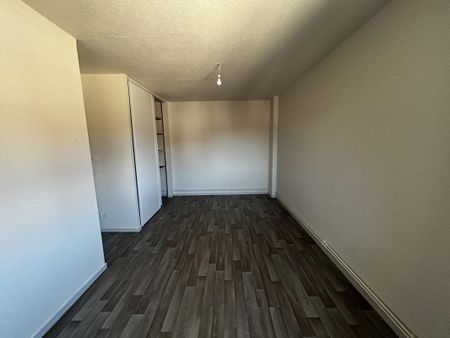Location Appartement 2 pièces 59m² LE CREUSOT 71200 - Photo 4