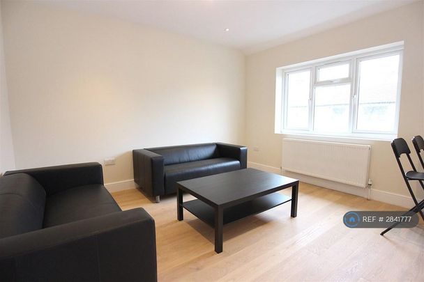 3 bedroom flat to rent - Photo 1