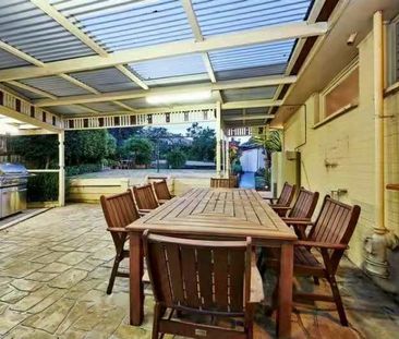 Comfortable Family Living in a Quiet Mooroolbark Location - Photo 3