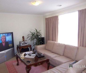 Modern 3-Bedroom Home in Prime Werribee Location! - Photo 6