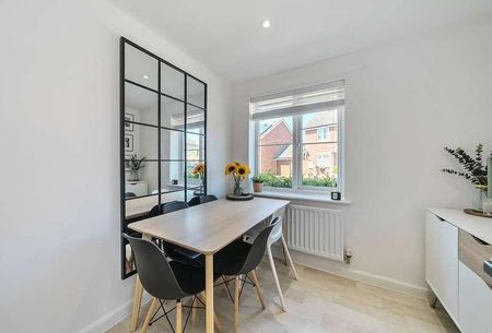 Cowslip Drive, Bishops Cleeve, Cheltenham, Gloucestershire, GL52 - Photo 2