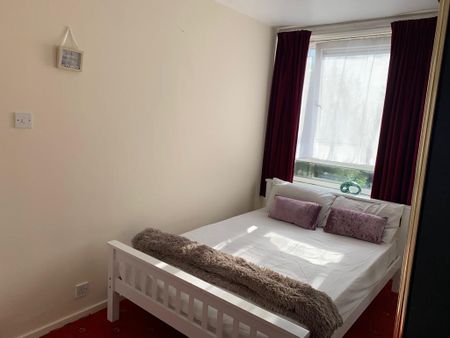 4 bedroom maisonette for rent - Photo 5