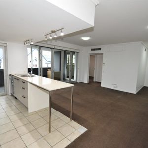 Convenient Living: Modern Apartment for Rent in Fortitude Valley - Photo 2