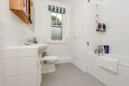 3 bedroom maisonette to rent - Photo 4