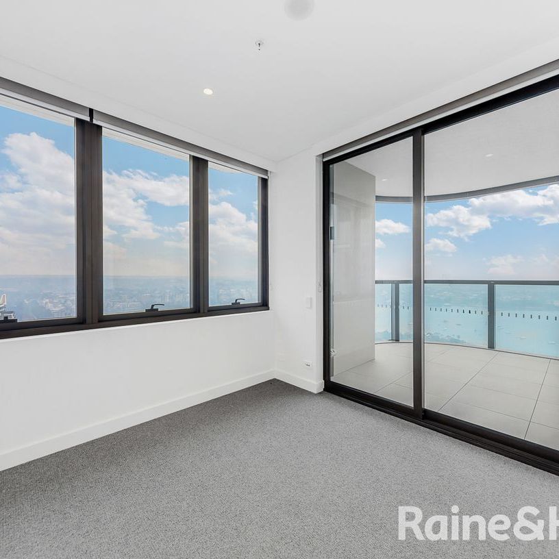 Luxury Three-Bedroom Apartment in Heart of Rhodes with Harbour Bridge and Water Views - Photo 1