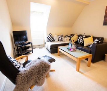 3 bedroom flat to rent - Photo 2