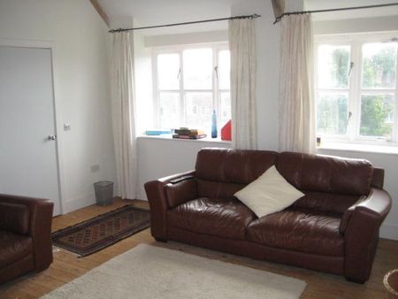 4 bedroom semi-detached house to rent - Photo 4