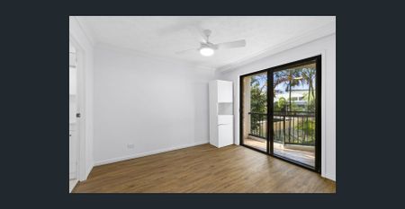 Stylish Renovated 1-Bedroom Unit in Central Southport - Photo 5