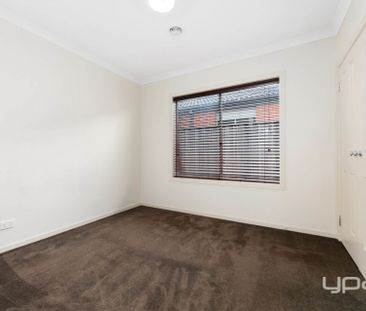 BEAUTIFUL FAMILY HOME - Photo 4