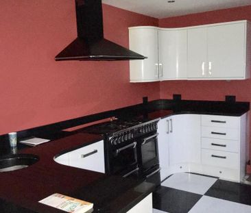 3 bedroom semi-detached house to rent - Photo 4