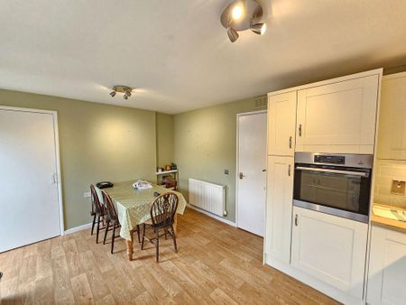 3 bedroom end of terrace house to rent - Photo 4