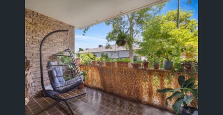 STRICTLY 2 MONTH LEASE ONLY. Quiet and Convenient 2 bedroom Apartment with Lock Up Garage - Photo 5