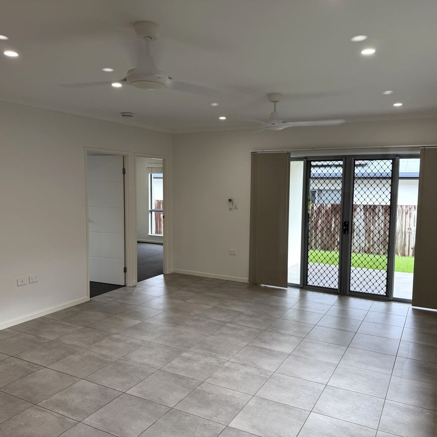 BEAUTIFUL BRAND NEW FAMILY HOME - Photo 1