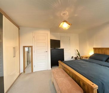 4 bedroom semi-detached house to rent - Photo 4