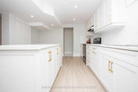 Detached Home For Lease | N8147164 - Photo 4