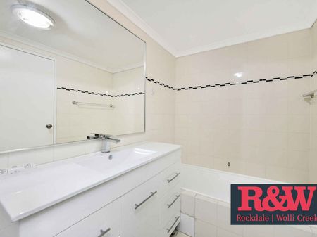 DEPOSIT TAKEN - Spacious Top-Floor Apartment with City Views & Resort-Style Amenities - Photo 4