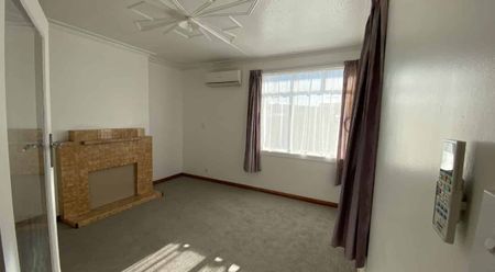 Tidy 3 Bedroom Home - Photo 3