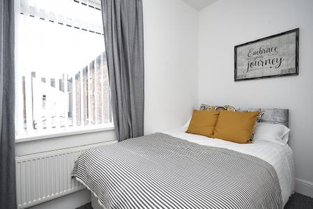 1 bedroom in a house share to rent - Photo 2