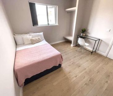 Esher Road, L6 - Photo 2