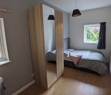 3 bedroom flat to rent - Photo 4