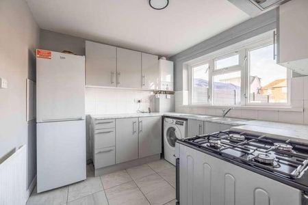 Westmead, Windsor, SL4 - Photo 4