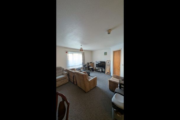 Room in a Shared Flat, Brook Court, NG7 - Photo 1