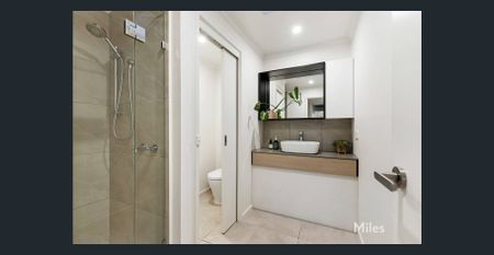 IMPRESSIVE TOWNHOUSE IN IDEAL LOCATION - Photo 5