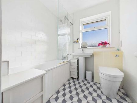 West Grove, Hersham, Walton-on-thames, KT12 - Photo 4