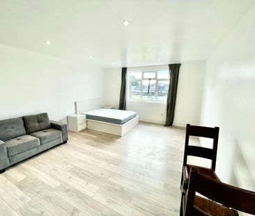 Studio to rent - Photo 6