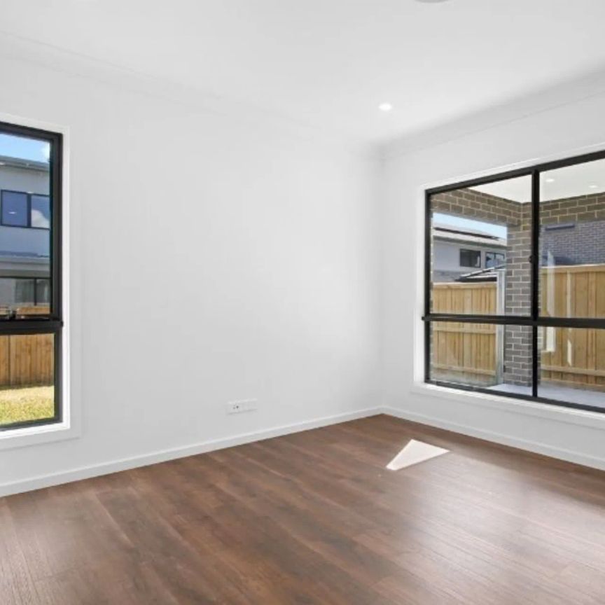 Contemporary Family Home with Versatile Open-Plan Living - Photo 1