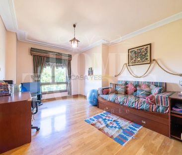 Apartment T5 in Sacavém e Prior Velho, Loures - Photo 2
