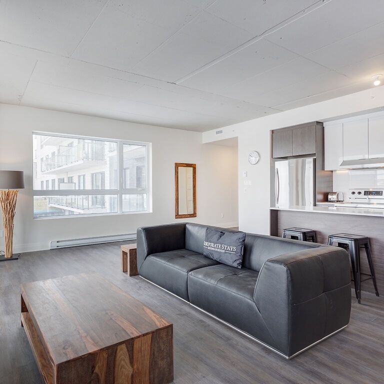Furnished 3 Bedroom In Central Laval - Photo 1