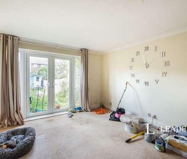 Elm Drive, RH19 - Photo 4