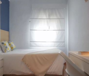 Double bed in Rooms for rent in 4-bedroom apartment in Prosperidad - Photo 6