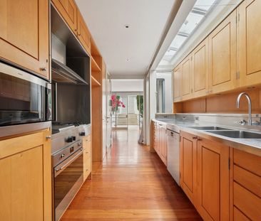 Charming Period Terrace in Woollahra: A Spacious Home with Classic ... - Photo 2