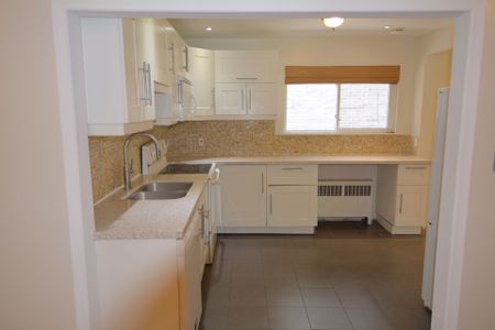 For Lease - 277 Glenforest Road Unit# Main, Toronto, Ontario - Photo 2