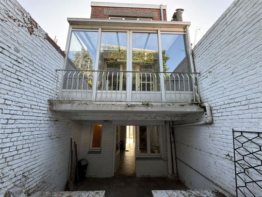 Maison mitoyenne bel-étage avec cour/jardinet - Foto 1