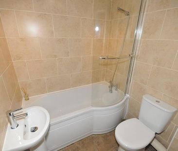 2 bedroom end of terrace house to rent - Photo 3